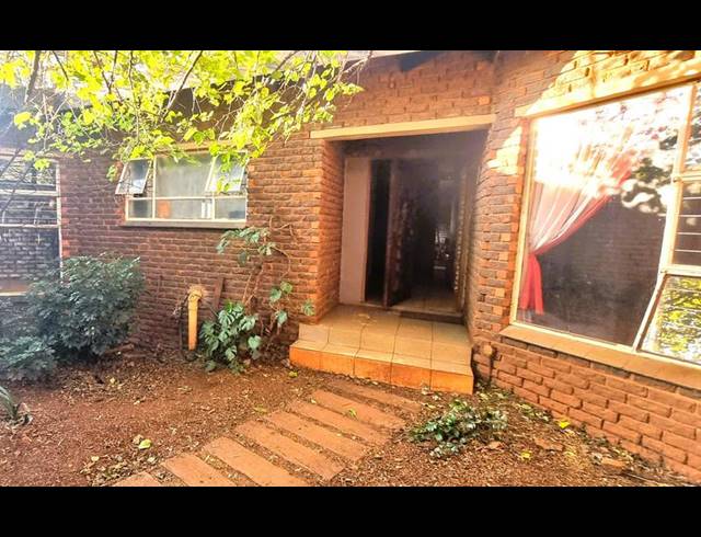 6 BEDROOM HOUSE FOR SALE IN WIERDA PARK